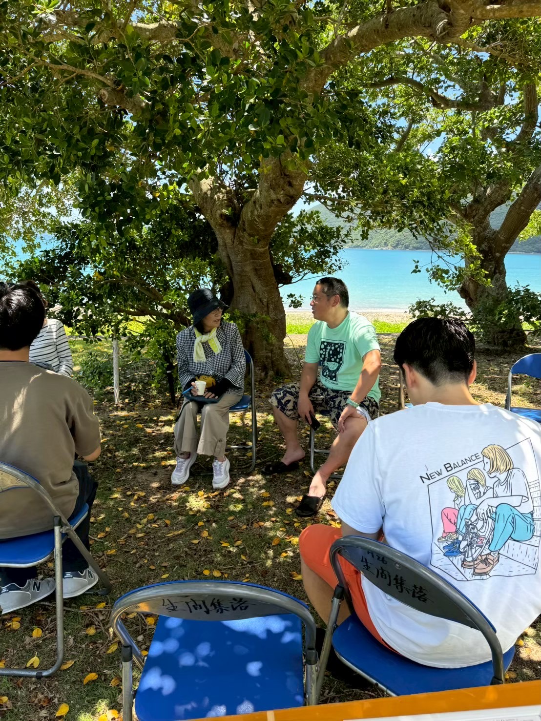 みんなで話す様子